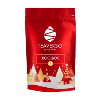 Czerwone opakowanie herbaty Teaverso Rooibos 83 z ozdobnym zimowym motywem graficznym, przedstawiającym choinki i gwiazdki, idealne na świąteczny czas.