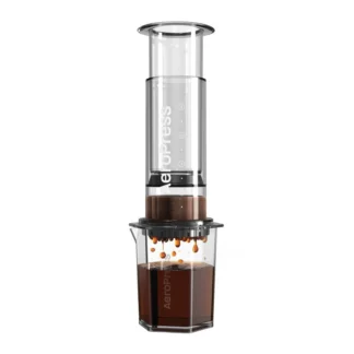 Aeropress to nowoczesne urządzenie do parzenia kawy, które łączy w sobie łatwość użycia i doskonały smak. Idealny dla miłośników aromatycznej kawy, pozwala na szybkie przygotowanie wyjątkowych naparów w domowym zaciszu.