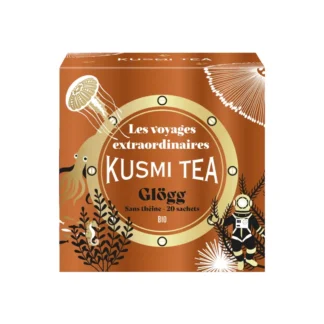 Opakowanie herbaty Kusmi Tea Glögg z serii "Les voyages extraordinaires" zawiera 20 saszetek bez teiny. Idealna do zimowych wieczorów, ta bio herbata łączy wyjątkowy smak z eleganckim designem, wzbogacając każdą chwilę relaksu.