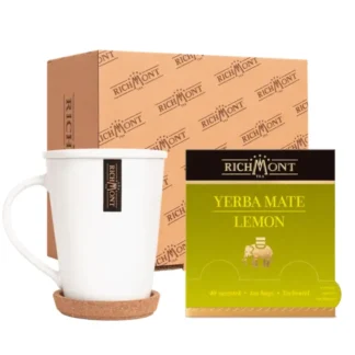 Zestaw Yerba Mate Lemon Richmont zawiera elegancką filiżankę oraz opakowanie z 40 torebkami herbaty. Idealny wybór dla miłośników orzeźwiającego smaku oraz estetycznych akcesoriów do parzenia naparów.