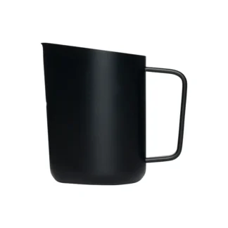 Dzbanek do spieniania mleka w eleganckim czarnym kolorze, idealny do przygotowywania kawy i herbaty. Jego nowoczesny design oraz wygodny uchwyt sprawiają, że jest doskonałym akcesorium dla każdego miłośnika tych napojów.