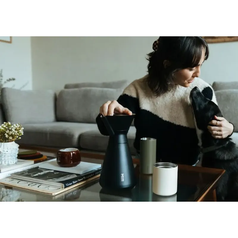 MiiR New Standard Carafe 1 L Czarny zaparzacz przelewowy i karafka do kawy