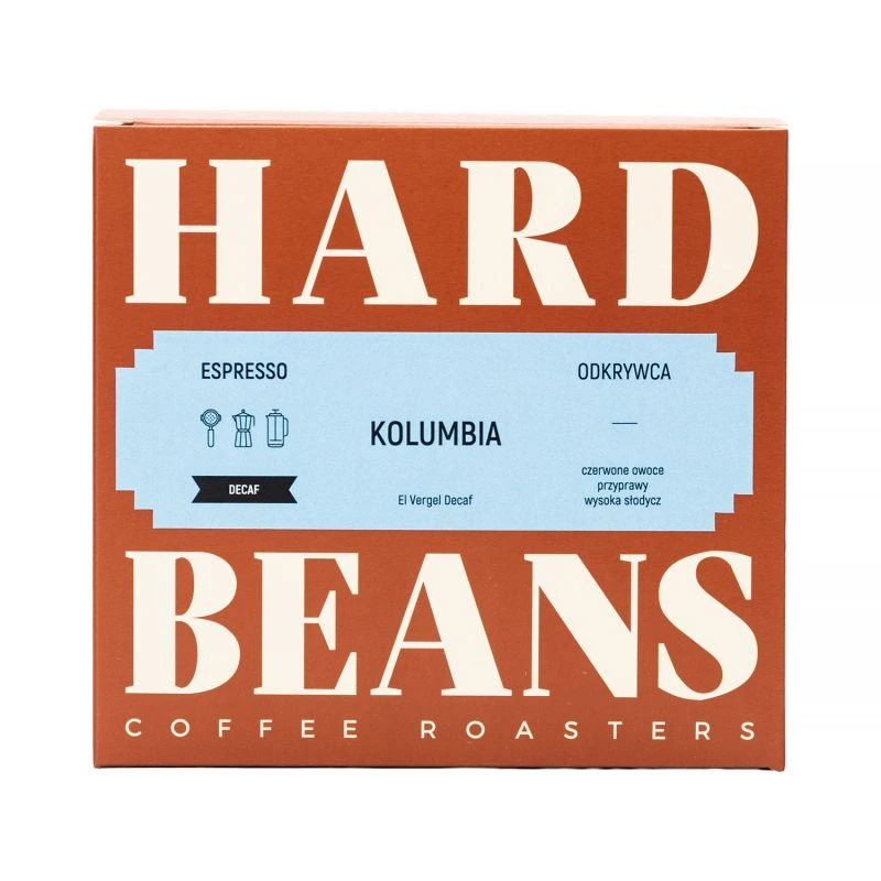 Opakowanie kolumbijskiej kawy bezkofeinowej Hard Beans, idealnej do przygotowania aromatycznego espresso. Charakteryzuje się nutami czerwonych owoców oraz wysoką słodyczą, co czyni ją doskonałym wyborem dla miłośników delikatnych smaków.