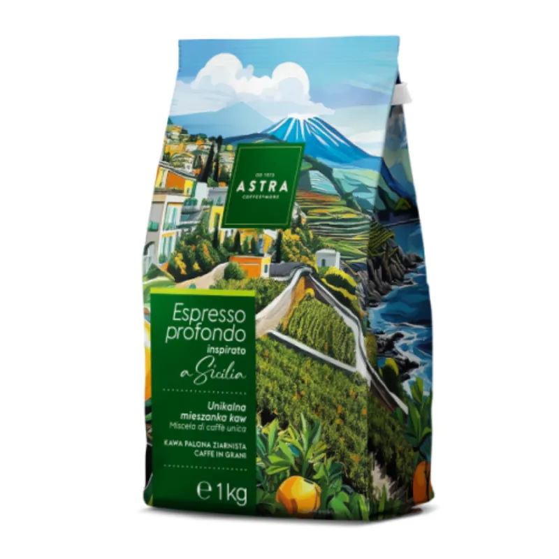 Opakowanie 1kg kawy ziarnistej Espresso Profondo, inspirowanej Sycylią, z kolorową grafiką przedstawiającą malownicze krajobrazy. Unikalna mieszanka kaw zapewnia intensywny smak i aromat, idealna dla miłośników espresso.