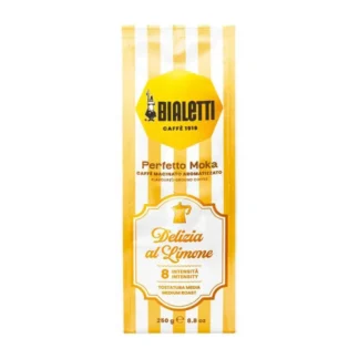 Opakowanie kawy mielonej Perfetto Moka Delizia al Limone o intensywności 8, idealne do przygotowania aromatycznego napoju. Produkt marki Bialetti, renomowanego producenta kaw, charakteryzuje się średnim wypaleniem oraz wyjątkowym cytrynowym aromatem, który zadowoli każdego miłośnika kawy.