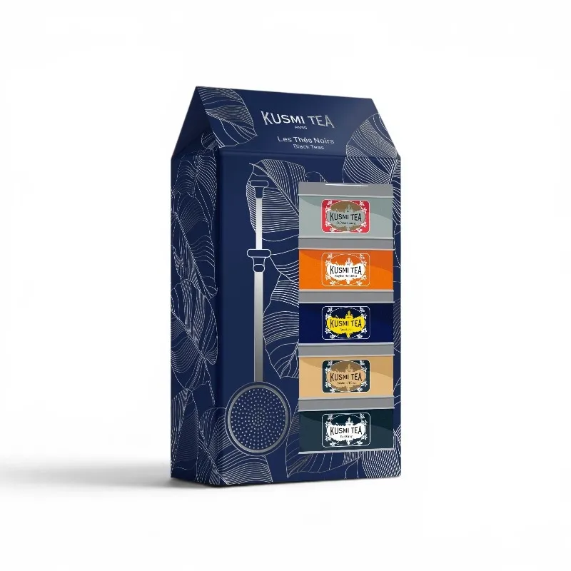 Zestaw Kusmi Tea zawiera cztery różne rodzaje czarnych herbat, starannie zapakowane w eleganckie opakowanie. Idealny wybór dla miłośników herbaty, który pozwala na odkrycie bogatych smaków i aromatów, doskonały jako prezent lub do codziennego użytku.
