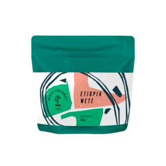 Opakowanie kawy Etiopia Wete o wadze 250 g, zaprojektowane przez Brać Ziółkowscy, wyróżnia się nowoczesnym i kolorowym designem. Ta wysokogatunkowa kawa charakteryzuje się unikalnym smakiem i aromatem, idealnym dla miłośników doskonałych naparów.
