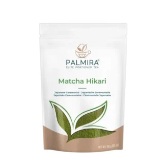 Ekologiczna herbata Matcha Hikari w eleganckim opakowaniu, idealna do ceremonii parzenia. Ciesz się wyjątkowym smakiem i aromatem świeżo zmielonych liści herbaty, które dostarczą energii i poprawią samopoczucie.