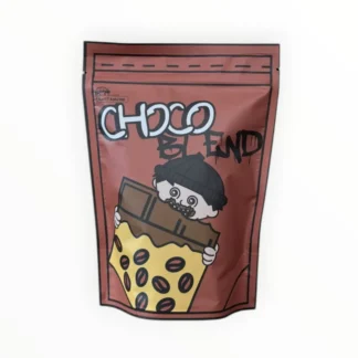 Opakowanie kawy Choco Blend, które łączy intensywny smak kawy z czekoladowymi akcentami, idealne dla miłośników słodkich aromatów. Wyjątkowy design opakowania przyciąga wzrok, czyniąc ją doskonałym wyborem na prezent lub do codziennego delektowania się najwspanialszymi smakami.